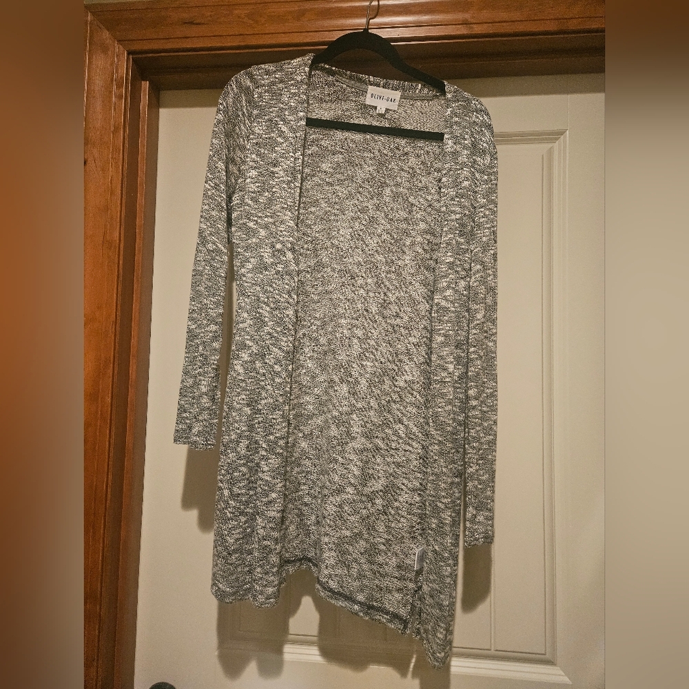 Olive & Oak Textured Gray Knit Cardigan